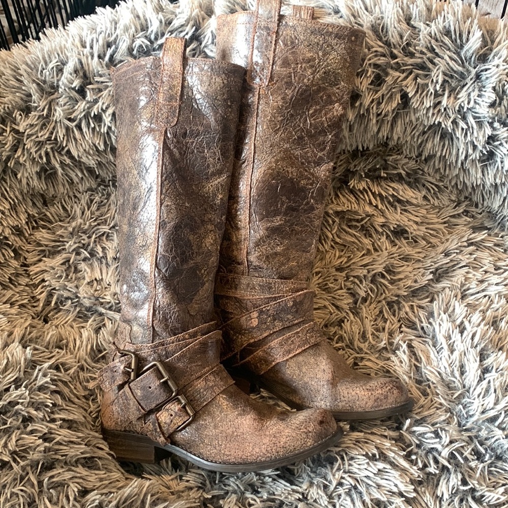 Brown Carlos Santana leather boots. Size 8